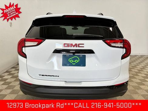 Used 2023 GMC Terrain SLE w/ Driver Convenience Package FWD image 5