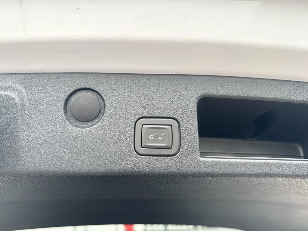Used 2025 GMC Terrain Elevation w/ Elevation Premium Package AWD/4WD image 18