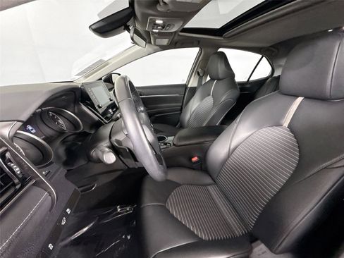 Certified 2022 Toyota Camry SE image 3
