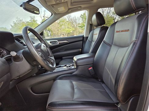 Used 2019 Nissan Pathfinder SL image 16