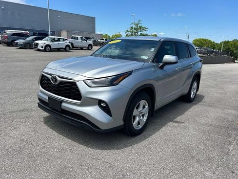 Used 2023 Toyota Highlander LE AWD/4WD image 8