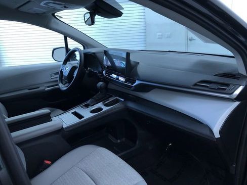 Used 2026 Toyota Sienna LE FWD image 24