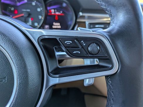 Used 2018 Porsche Macan image 24