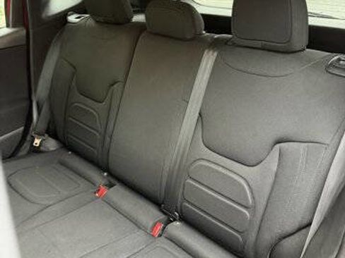 Used 2018 Jeep Renegade Latitude image 21