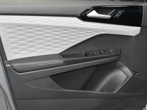 Used 2024 Volkswagen Taos S image 4