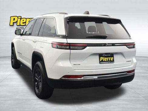 Used 2023 Jeep Grand Cherokee Laredo AWD/4WD image 2