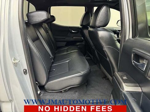 Used 2018 Toyota Tacoma TRD Sport AWD/4WD image 18