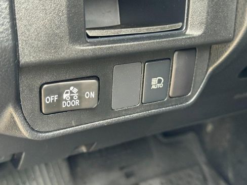 Used 2019 Toyota Tacoma SR image 16