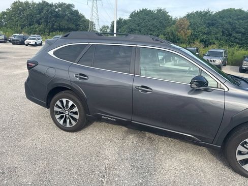 Used 2024 Subaru Outback Limited AWD/4WD image 9