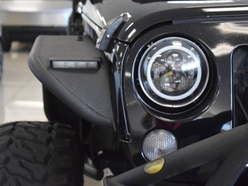 Used 2018 Jeep Wrangler Unlimited Sport S AWD/4WD image 17