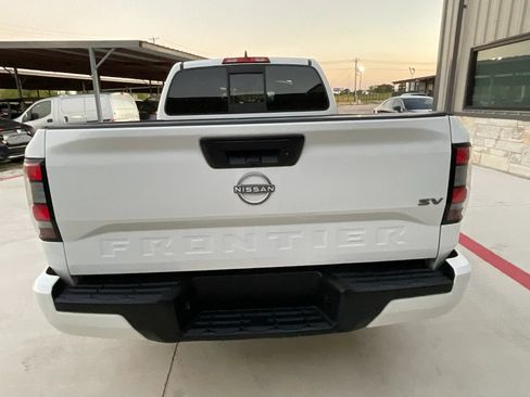 Used 2024 Nissan Frontier SV RWD image 7