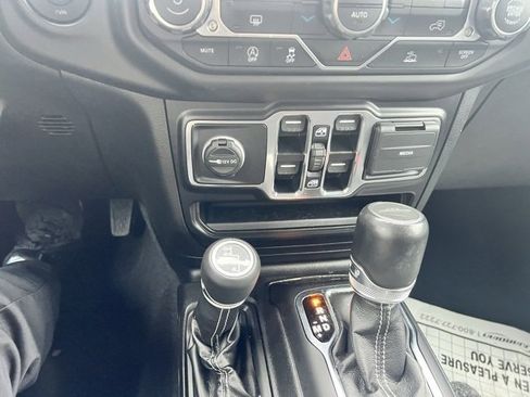 Used 2022 Jeep Gladiator Overland image 16