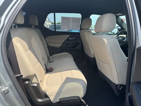 Used 2023 Chevrolet Traverse LS image 21