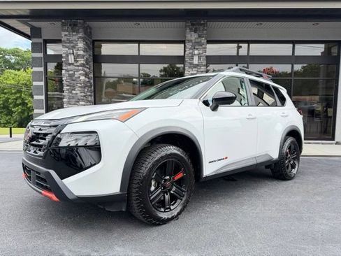 Used 2025 Nissan Rogue SV AWD/4WD image 24