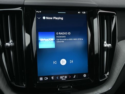 Used 2025 Volvo XC60 B5 Plus image 31