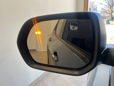 Used 2025 Chevrolet Equinox LT w/ Convenience Package II image 53