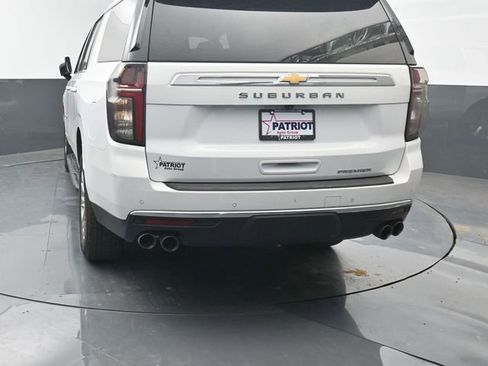 Used 2023 Chevrolet Suburban Premier RWD image 4