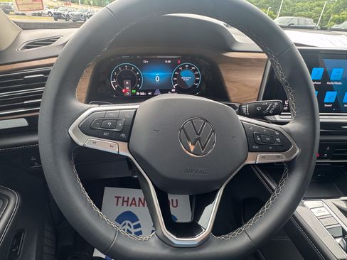 Used 2024 Volkswagen Atlas SE w/ Black Wheel Package FWD image 25