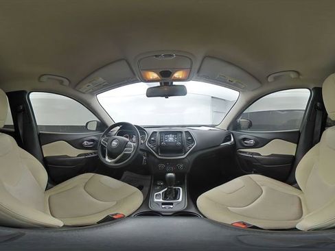 Used 2017 Jeep Cherokee Sport image 13