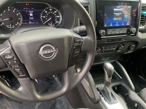 Used 2024 Nissan Frontier SV image 15