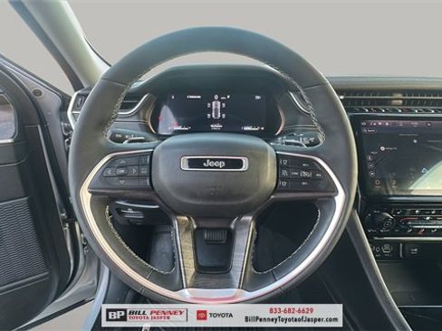 Used 2023 Jeep Grand Cherokee Limited w/ Luxury Tech Group II image 16