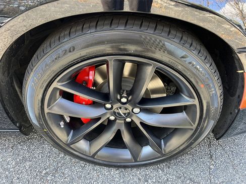 Used 2023 Chrysler 300 C image 9