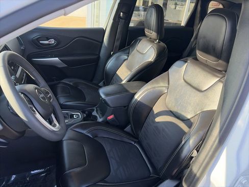Used 2022 Jeep Cherokee Latitude AWD/4WD image 10