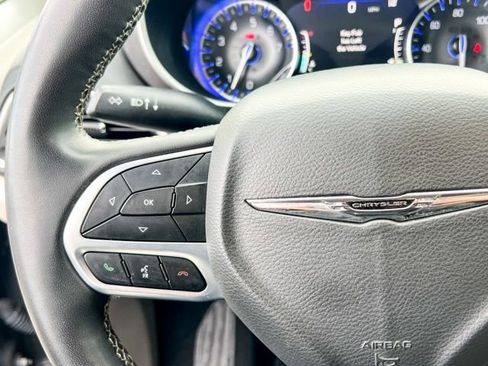 Used 2022 Chrysler Pacifica Touring-L image 24