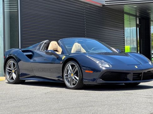 Used 2018 Ferrari 488 Spider RWD image 10