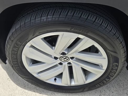 Used 2021 Volkswagen Atlas Cross Sport SE w/ Panoramic Sunroof Package FWD image 10