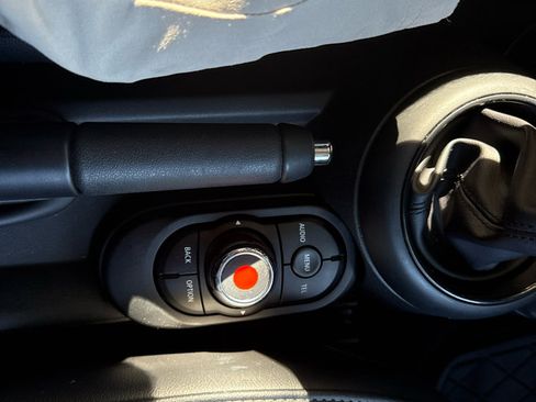 Used 2017 MINI Cooper 4-Door Hardtop image 19