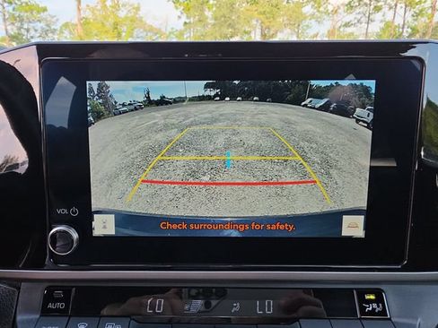 Used 2025 Toyota Camry SE FWD image 18