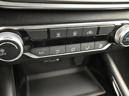 Used 2023 Nissan Altima 2.5 SR FWD image 11
