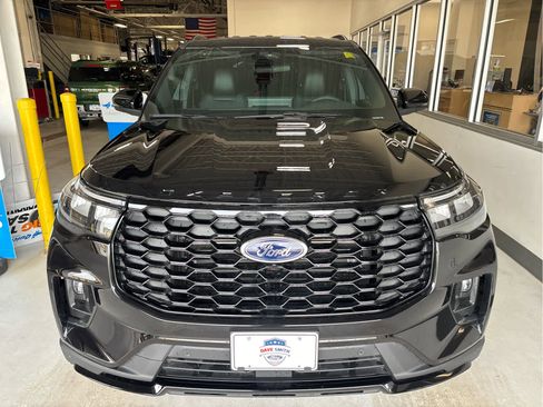 New 2026 Ford Explorer ST-Line AWD/4WD image 3