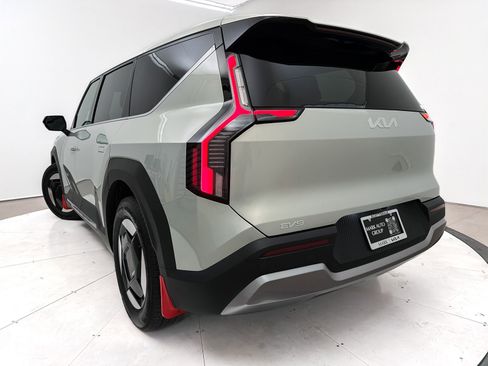 Used 2024 Kia EV9 Light Long Range image 9