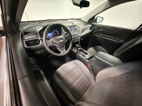 Used 2022 Chevrolet Equinox LT image 2