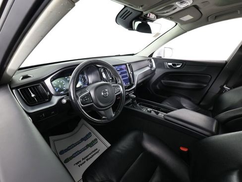 Used 2018 Volvo XC60 T5 Momentum w/ Vision Package image 10
