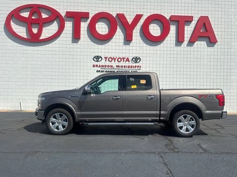 Used 2018 Ford F150 Lariat w/ Equipment Group 502A Luxury AWD/4WD image 4