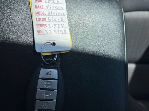 Used 2025 Nissan Altima 2.5 SV FWD image 42
