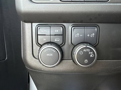 Used 2022 Chevrolet Suburban LT AWD/4WD image 40