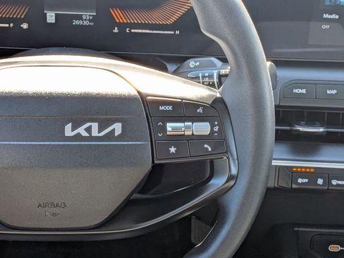 Used 2025 Kia K4 LXS image 24