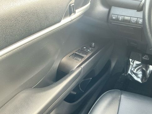 Used 2023 Toyota Camry SE image 19