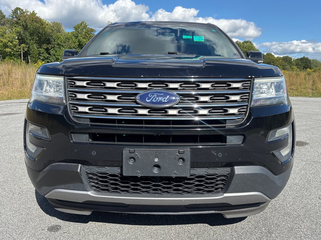 Used 2017 Ford Explorer XLT w/ Equipment Group 202A FWD image 8