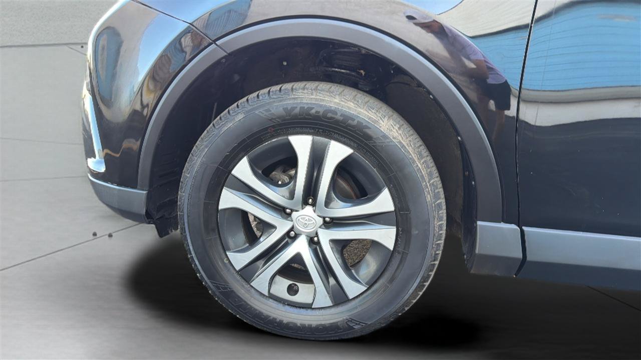 Used 2018 Toyota RAV4 LE w/ All Weather Liner Package AWD/4WD image 31