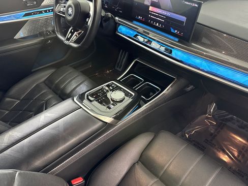 Used 2023 BMW i7 xDrive60 AWD/4WD image 32
