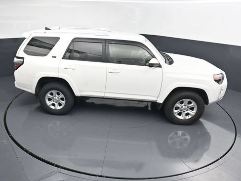 Used 2018 Toyota 4Runner SR5 AWD/4WD image 27
