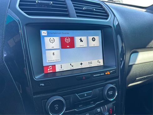 Used 2017 Ford Explorer XLT w/ Equipment Group 202A image 45