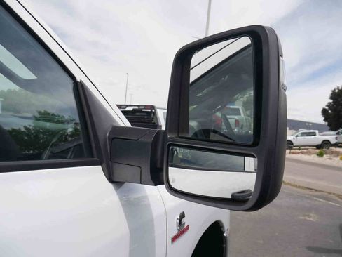 Used 2024 RAM 3500 Tradesman w/ Chrome Appearance Group AWD/4WD image 9