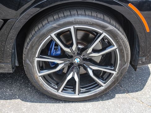 Used 2022 BMW X7 xDrive40i w/ M Sport Package AWD/4WD image 9