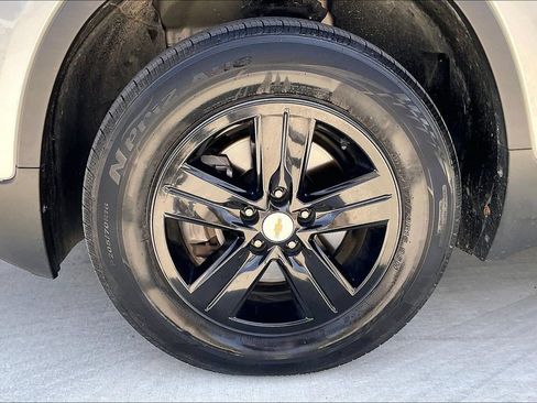 Used 2022 Chevrolet Trax LT w/ LT Convenience Package AWD/4WD image 9